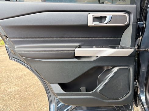 Used 2024 Ford Explorer XLT RWD image 26