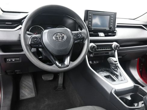 Used 2020 Toyota RAV4 LE image 3