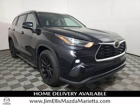 Used 2025 Toyota Highlander XLE image 1