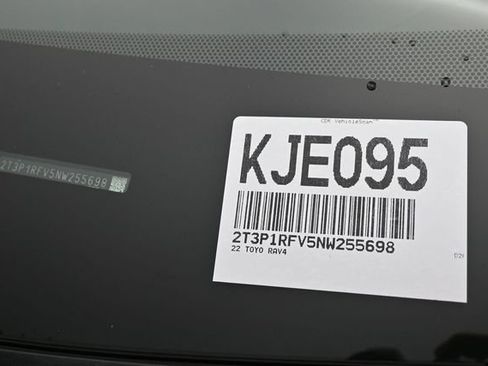 Used 2022 Toyota RAV4 XLE AWD/4WD image 43