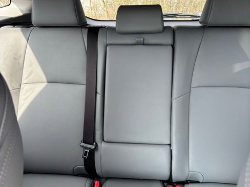 Used 2023 Toyota Venza XLE image 6