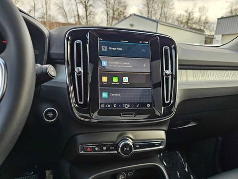 Used 2025 Volvo XC40 B5 Plus w/ Climate Package AWD/4WD image 30