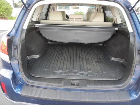 Used 2011 Subaru Outback 2.5i Premium w/ All-Weather Pkg AWD/4WD image 41