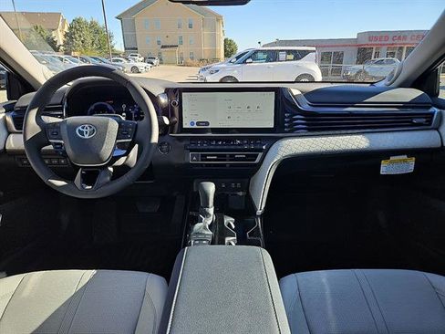 Used 2026 Toyota Camry XLE image 8