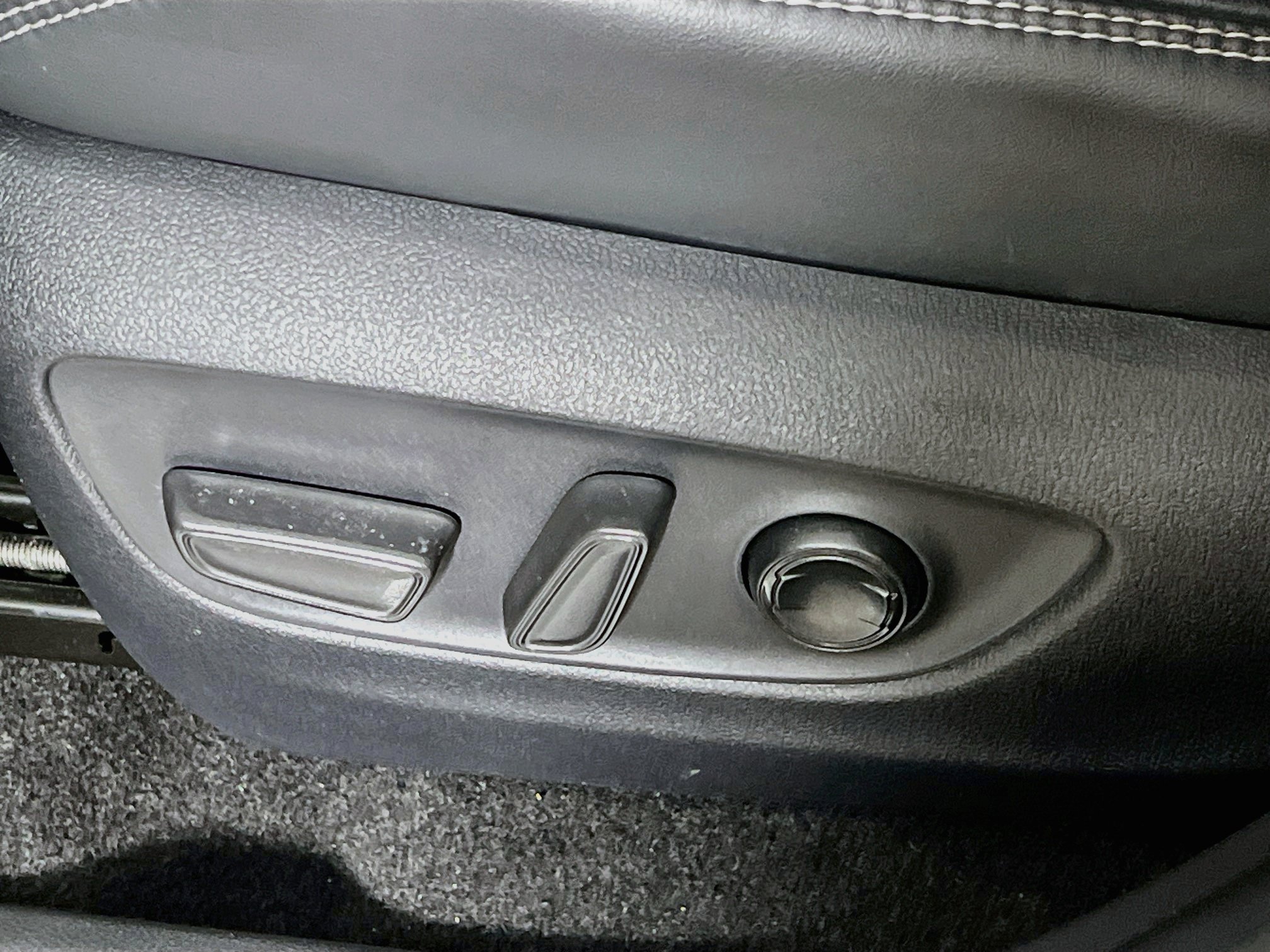 Used 2025 Toyota RAV4 XLE Premium w/ Weather Package FWD image 15