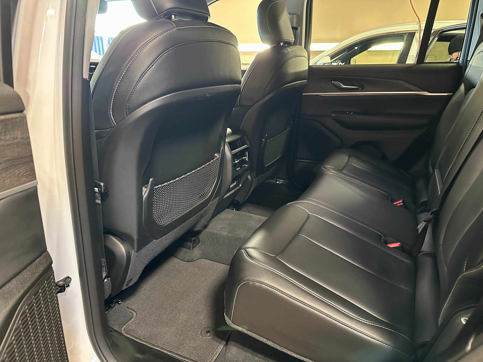 Used 2023 Jeep Grand Cherokee Limited AWD/4WD image 21
