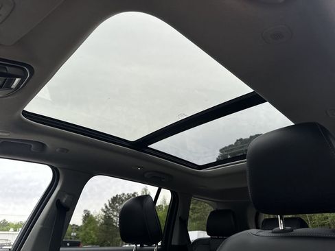 Used 2023 Jeep Grand Cherokee Limited image 34