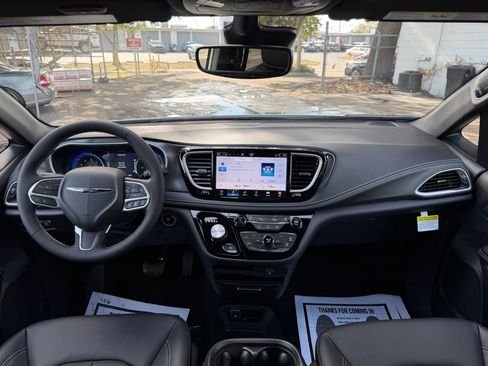 New 2026 Chrysler Pacifica Select FWD image 35