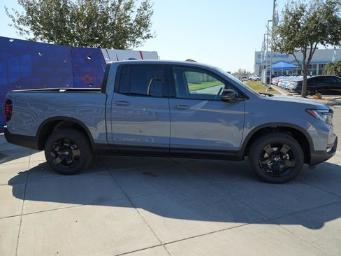 New 2026 Honda Ridgeline Black Edition image 4
