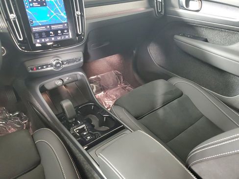 Certified 2025 Volvo XC40 B5 Plus image 19