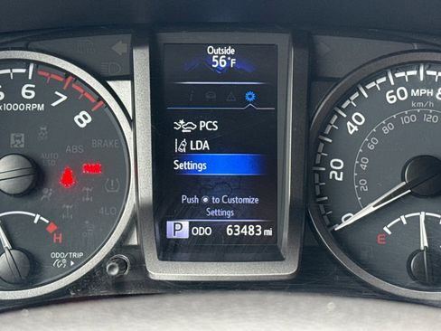 Used 2021 Toyota Tacoma TRD Off-Road w/ Technology Package AWD/4WD image 18