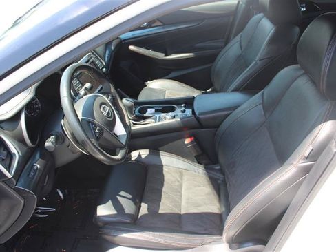 Used 2023 Nissan Maxima SR w/ Sport Mat Group FWD image 12