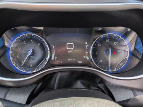 Used 2024 Chrysler Pacifica Touring-L FWD image 33