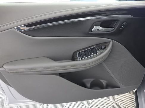 Used 2015 Chevrolet Impala LTZ FWD image 24