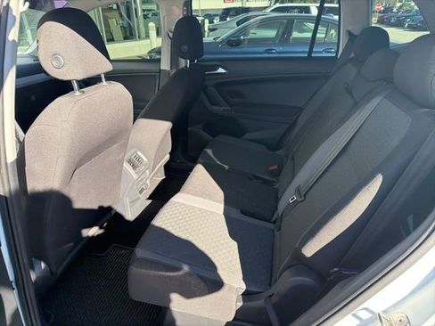 Used 2018 Volkswagen Tiguan S image 14