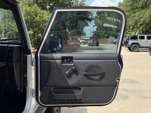 Used 2006 Jeep Wrangler X AWD/4WD image 33