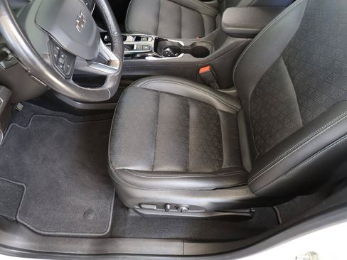 Used 2022 Chevrolet Bolt LT w/ Infotainment Package FWD image 40