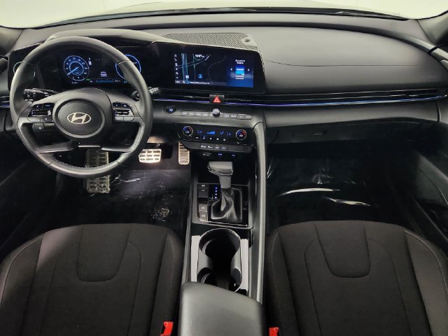Certified 2025 Hyundai Elantra SEL FWD image 18