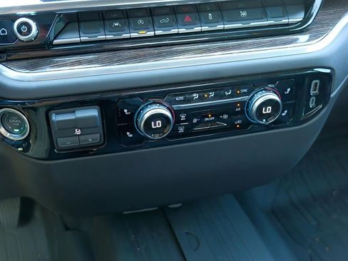 New 2025 GMC Sierra 1500 Elevation image 16