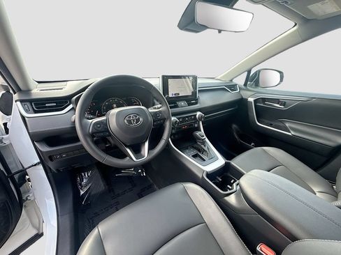 Used 2025 Toyota RAV4 XLE Premium FWD image 9