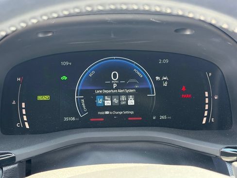 Used 2025 Toyota Camry SE FWD image 11