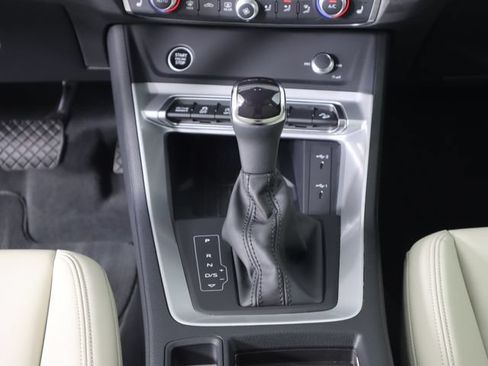 Certified 2025 Audi Q3 2.0T Premium w/ Convenience Package AWD/4WD image 18