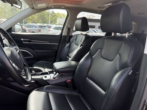 Certified 2025 Kia Telluride S image 11