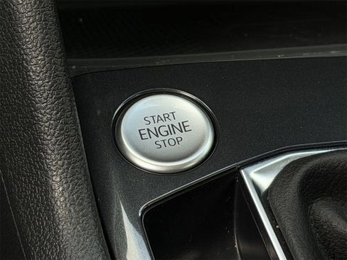 Used 2023 Volkswagen Tiguan SE image 21