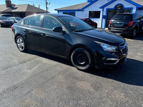 Used 2015 Chevrolet Cruze LS image 3