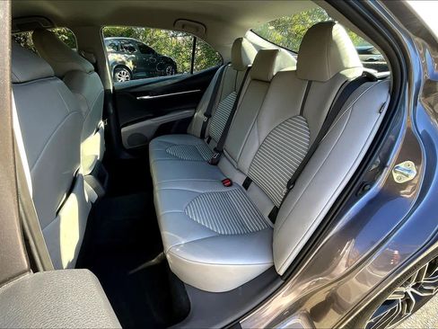 Used 2023 Toyota Camry SE image 18