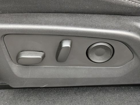 Used 2023 Chevrolet Colorado LT w/ LT Convenience Package II image 10