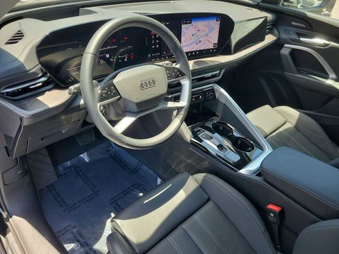 Used 2025 Audi Q5 Premium Plus w/ Premium Plus AWD/4WD image 2
