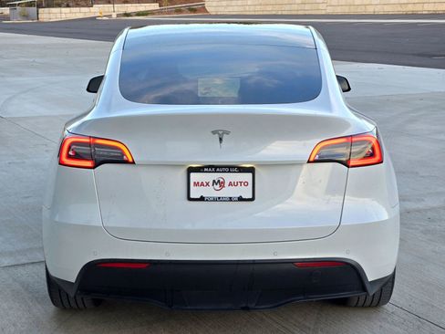 Used 2021 Tesla Model Y Long Range image 7