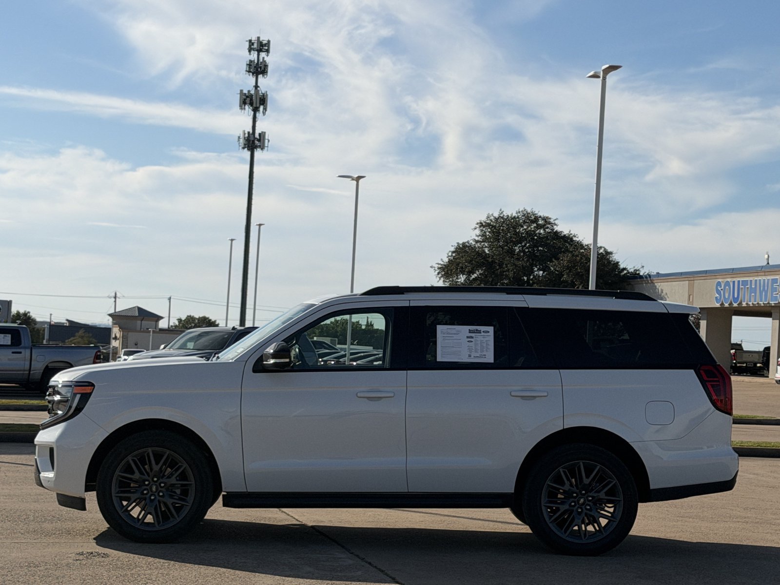 Used 2026 Ford Expedition Platinum w/ Stealth Appearance Package AWD/4WD image 7