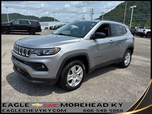 Used 2022 Jeep Compass Latitude w/ Convenience Group AWD/4WD image 1