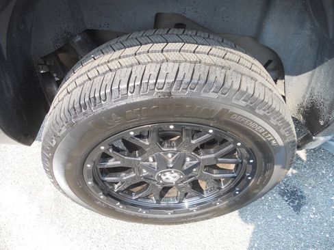 Used 2011 GMC Yukon XL SLT w/ SLT-2 Equipment Package AWD/4WD image 49