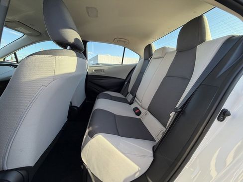 Used 2025 Toyota Corolla LE image 12