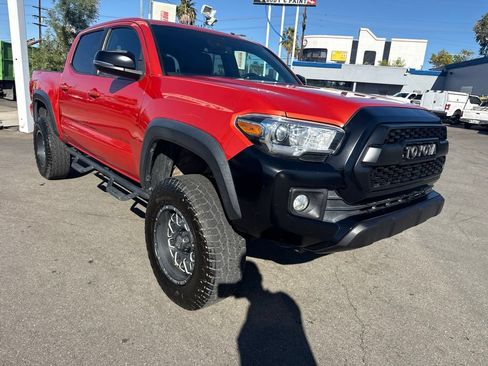 Used 2018 Toyota Tacoma TRD Off-Road w/ Technology Package AWD/4WD image 1