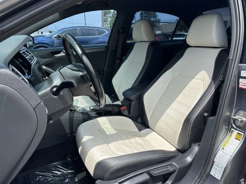 Used 2016 Volkswagen Jetta Sport FWD image 17