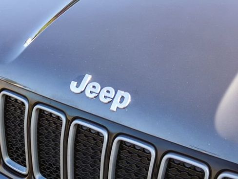 Used 2022 Jeep Renegade Latitude AWD/4WD image 16