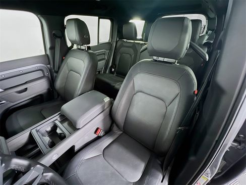 Used 2024 Land Rover Defender 130 X-Dynamic SE image 21