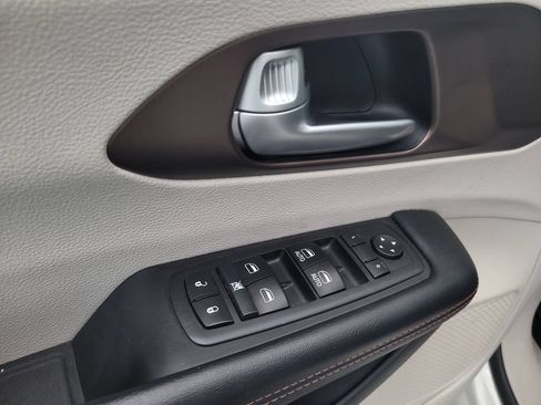 Certified 2017 Chrysler Pacifica Touring Plus w/ Security Group FWD image 18