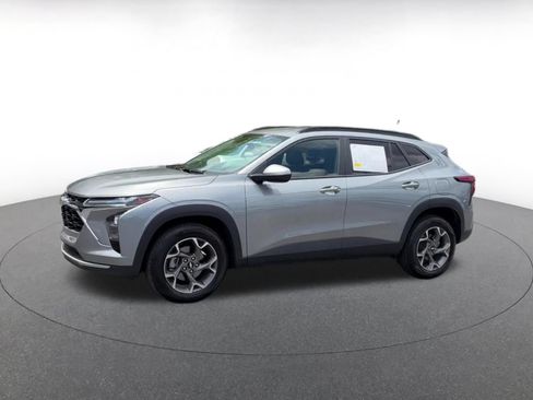 Used 2025 Chevrolet Trax LT w/ LT Convenience Package FWD image 6