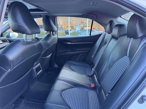 Used 2018 Toyota Camry SE image 11