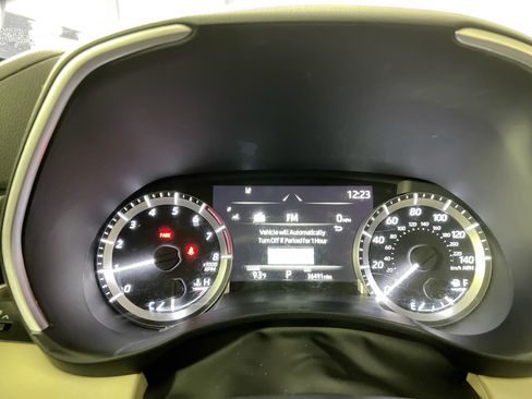 Used 2024 Toyota Highlander XLE FWD image 21