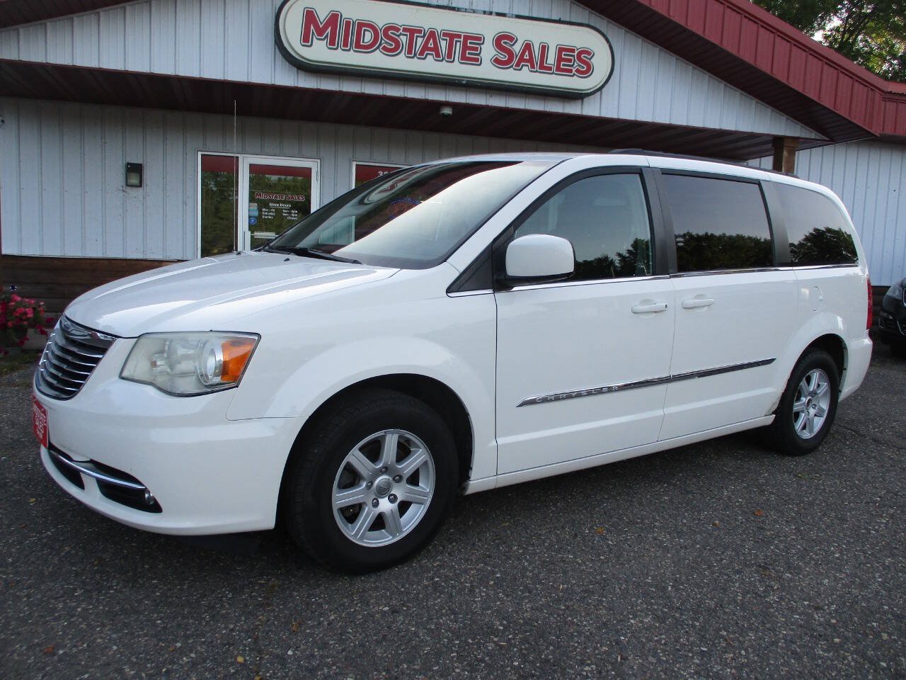 Used 2012 Chrysler Town & Country Touring FWD image 2