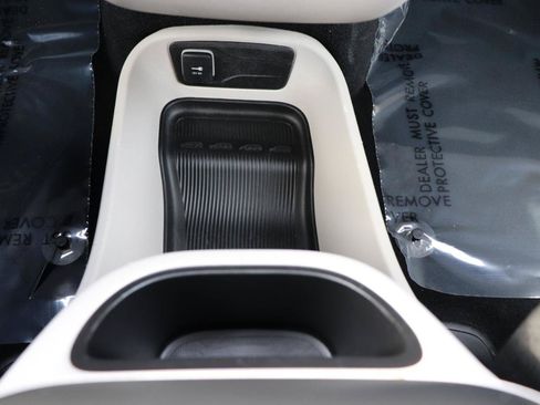 Used 2024 Chrysler Pacifica Touring-L FWD image 47