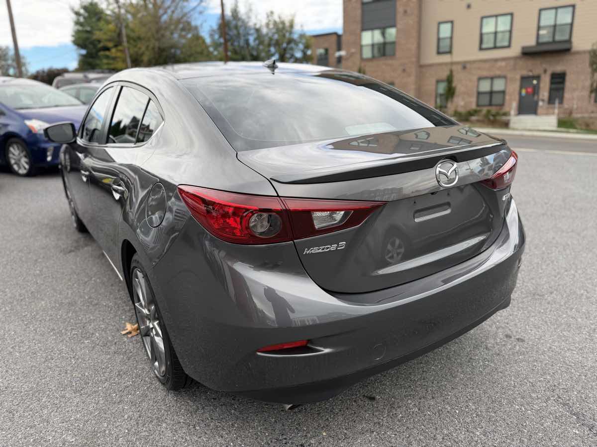 Used 2018 MAZDA MAZDA3 Touring FWD image 5