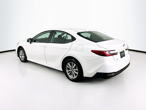 Used 2025 Toyota Camry LE image 5