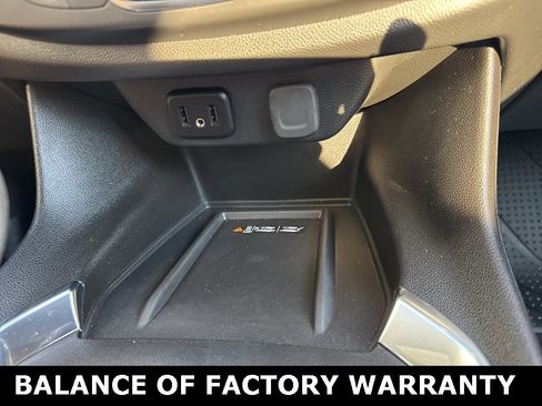 Used 2023 Chevrolet Traverse LT image 28